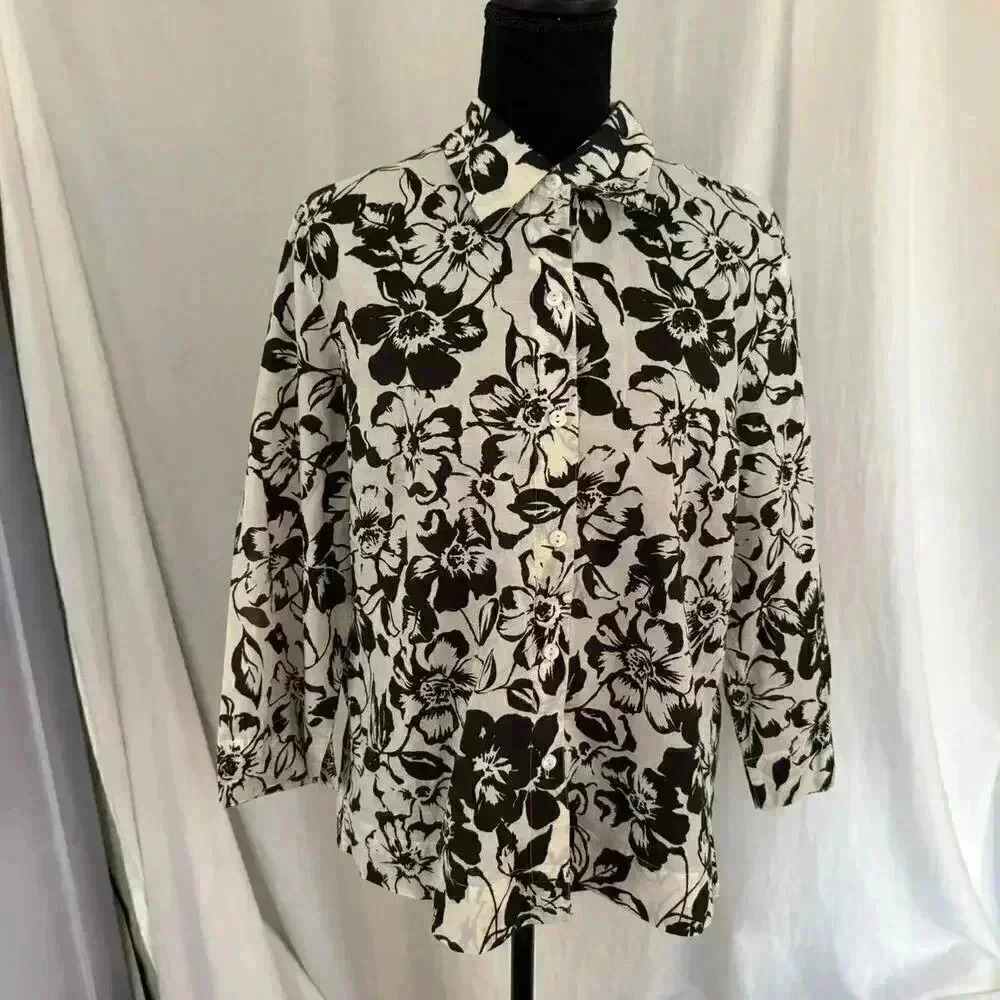 Artsy high contrast floral button up top women’s‎ 12 classic charter club